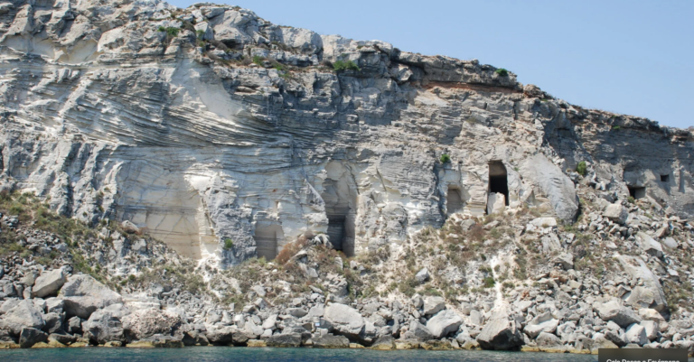 Favignana sperimenta l’effetto Odissea con il boom del turismo. Come reagirà l’isola scelta da Nolan per diventare l’Itaca di Ulisse?