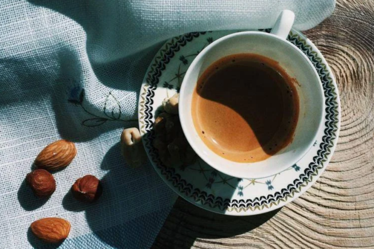 Caffè al bar, i prezzi aumentano ma non è colpa della materia prima. La classifica delle città più care: al primo posto Bolzano.