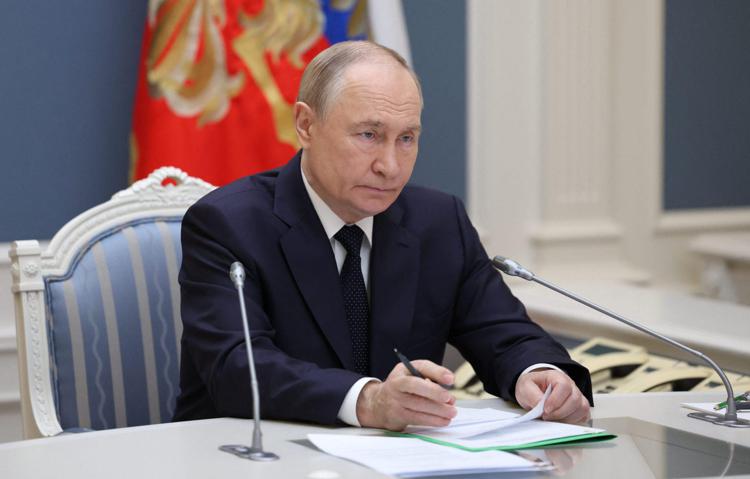 Putin: “Raid dell’Ucraina hanno aperto vaso di Pandora, risposta sarà distruttiva”.