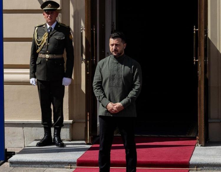 Ucraina-Russia, Zelensky: “Da tregua a zona franca, c’è piano con Usa per fine guerra”.
