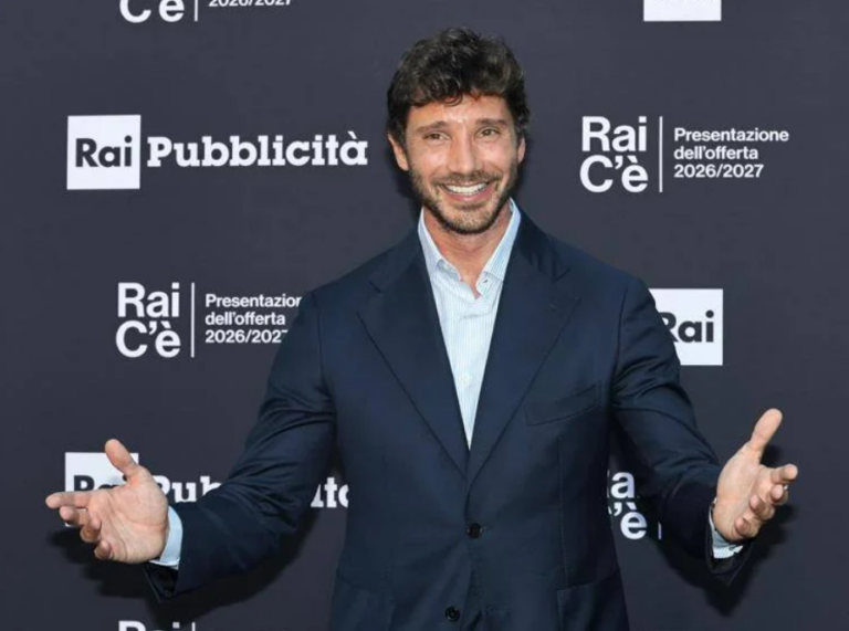 Sanremo, il nuovo regolamento dell’era De Martino: arriva la ‘Serata Performance’, 24 big in gara e paletti per l’IA.