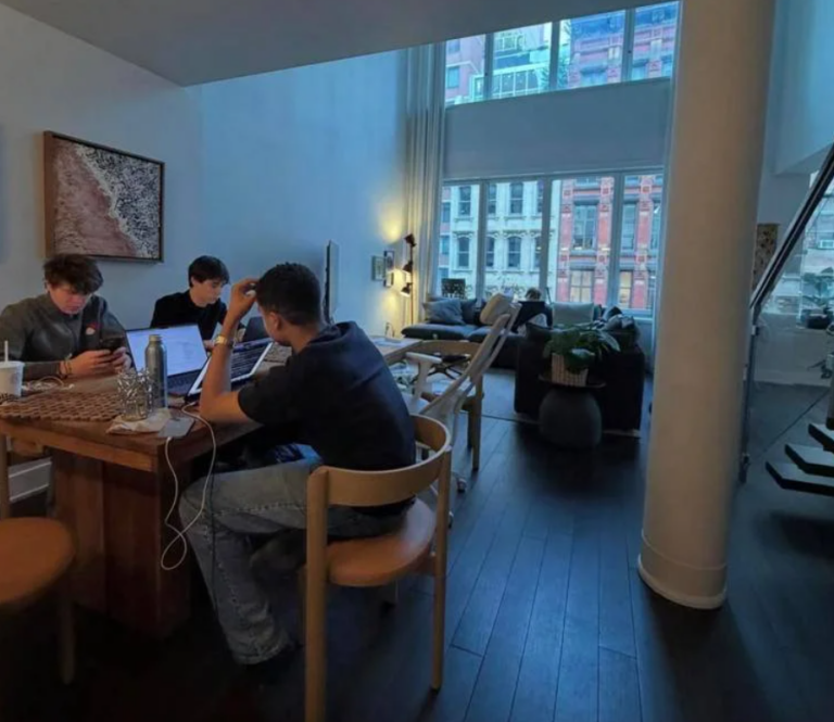AI, dai selfie delle celebrità alle persone comuni, il 19enne italiano Gabriele Muratori lancia startup innovativa negli Usa.