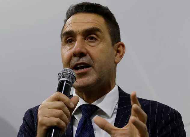 Roberto_Vannacci_microfono