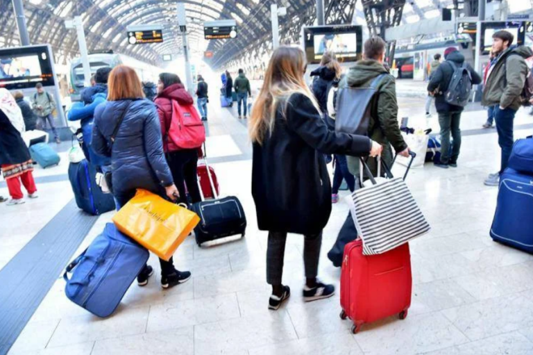 Da caro carburante a inflazione, verso un Natale sottotono per il turismo italiano.
