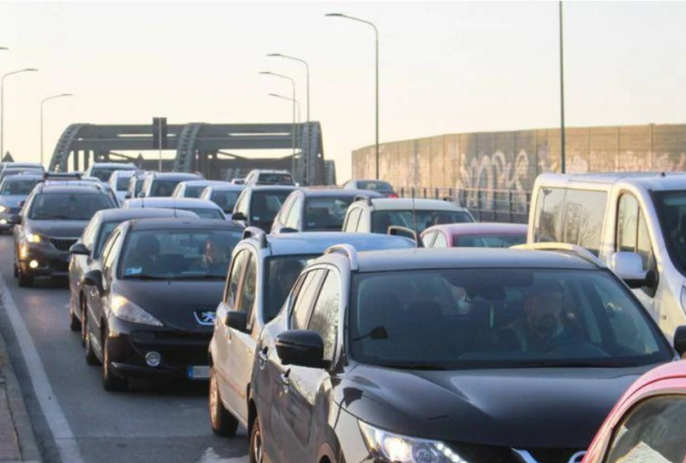 Abolito il bollo per le auto medio-piccole e per le moto. Meloni: “Via una delle tasse più odiate dagli italiani”.