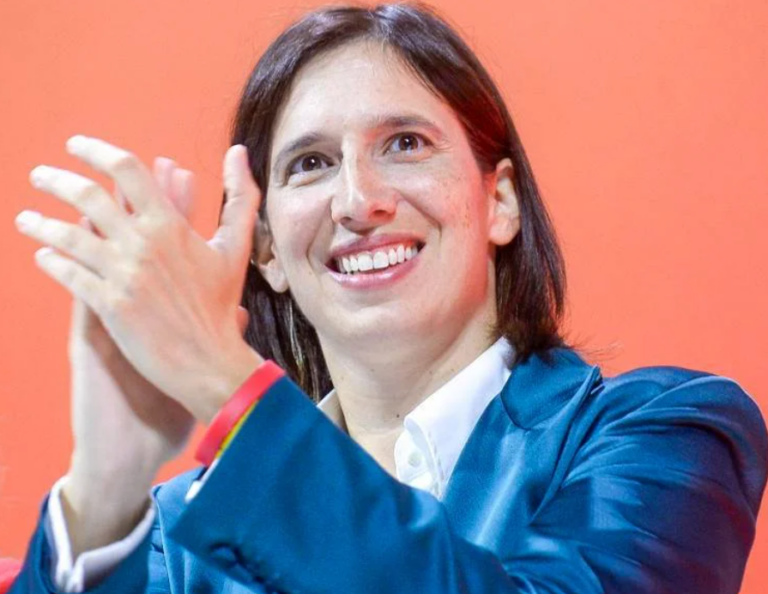 Centrosinistra, Schlein ufficializza corsa per Palazzo Chigi: “Io candidata premier, con o senza primarie”.